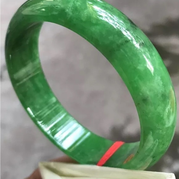 VINTAGE Medium Jadeite Green Jade Bangle Size 59mm Emerald Green Jade D641 - Picture 7 of 14